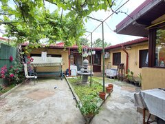 Laminorului, casa de vanzare, parter + pod, 124 mp, curte, parcare