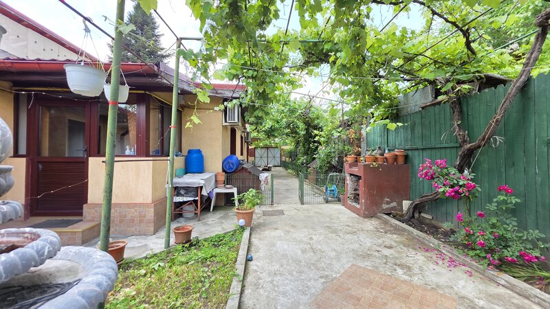 Laminorului, casa de vanzare, parter + pod, 124 mp, curte, parcare.